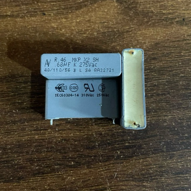 kapasitor R.46 MKP X2 68uf 275v jarak kaki(2,8cm) bekas