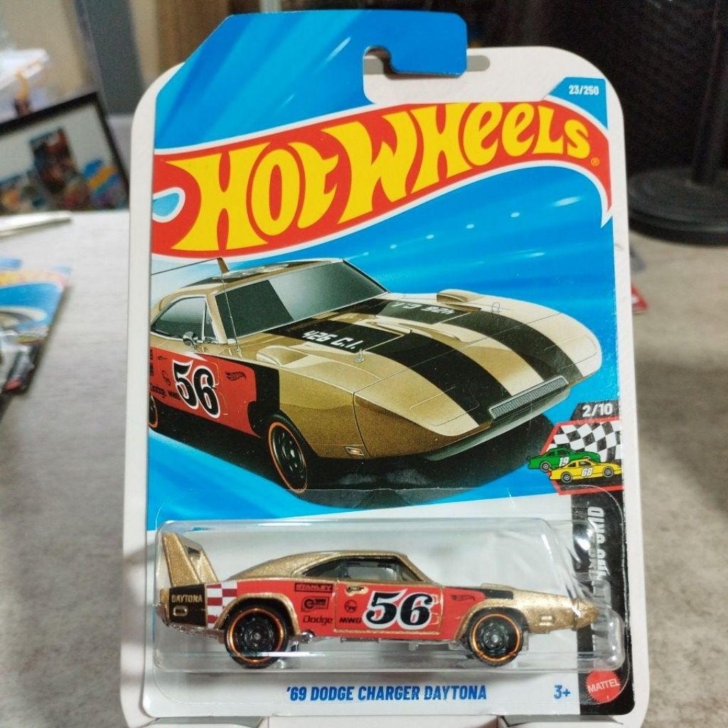hotwheels ’69 DODGE CHARGER DAYTONA