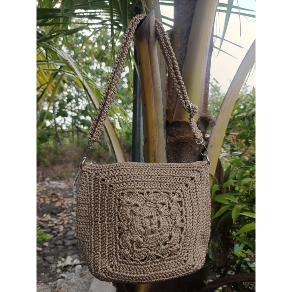 Tas Selempang Rajut Motif Bunga