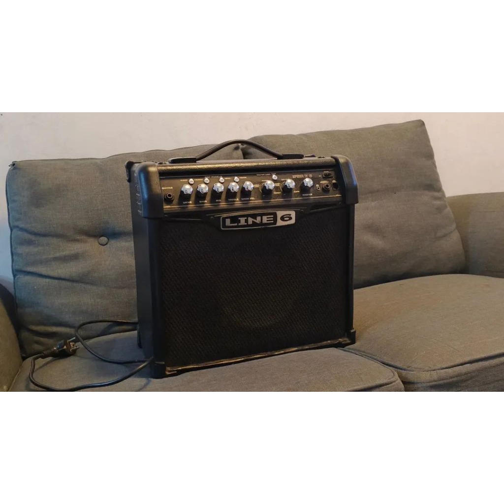Line 6 Spider IV 15 gitar amplifier combo with Effects