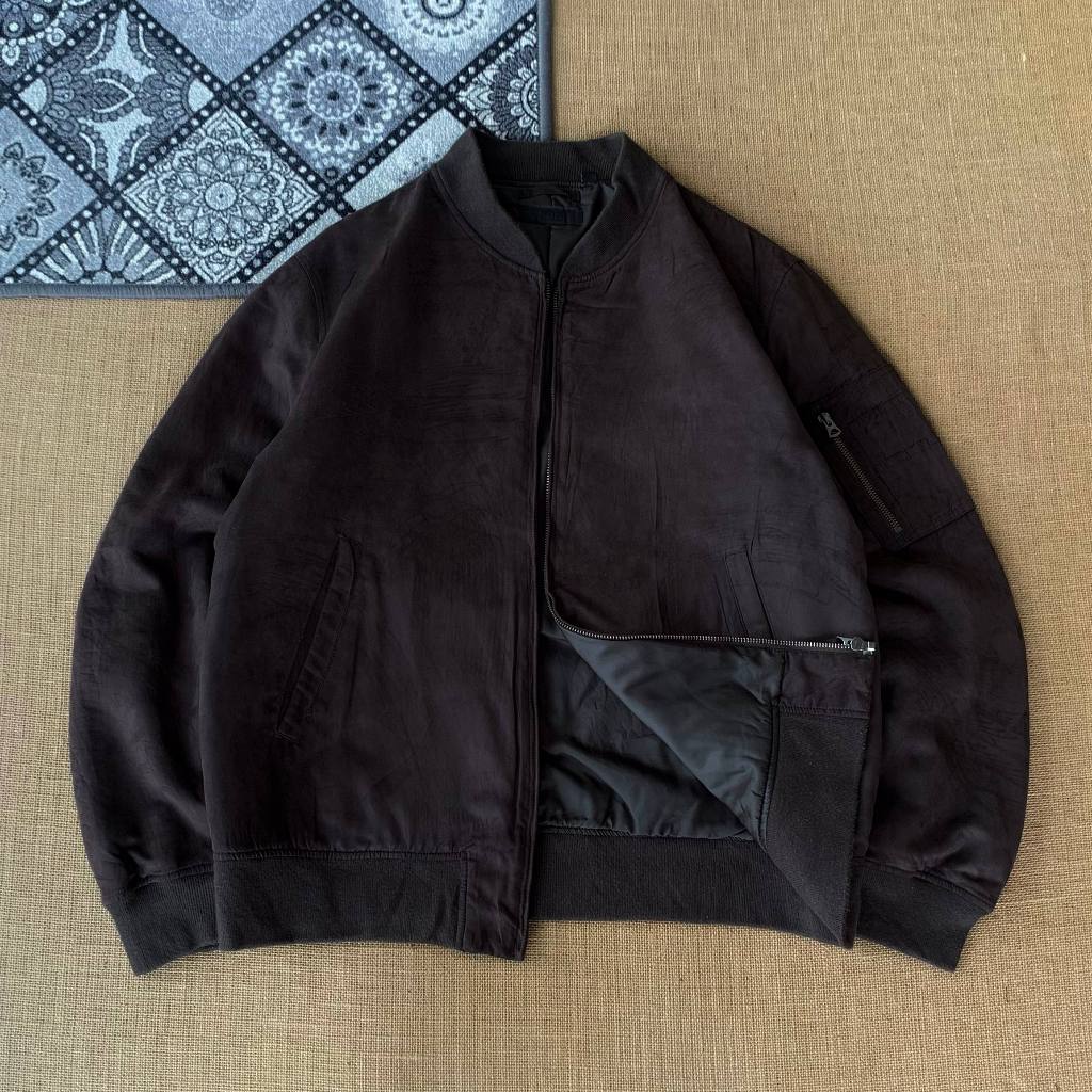 jaket Uniqlo Suede size XL (seperti baru) 100% original 101125D