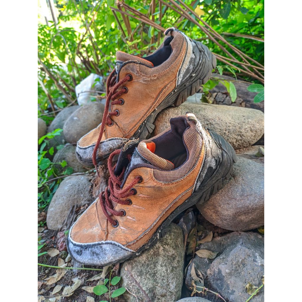 Sepatu Outdoor Gunung second Size 40