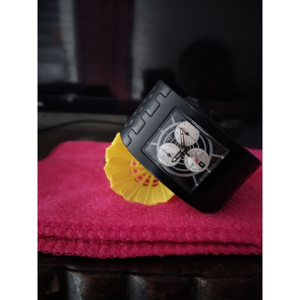 Jam tangan Swatch X James Bond 007