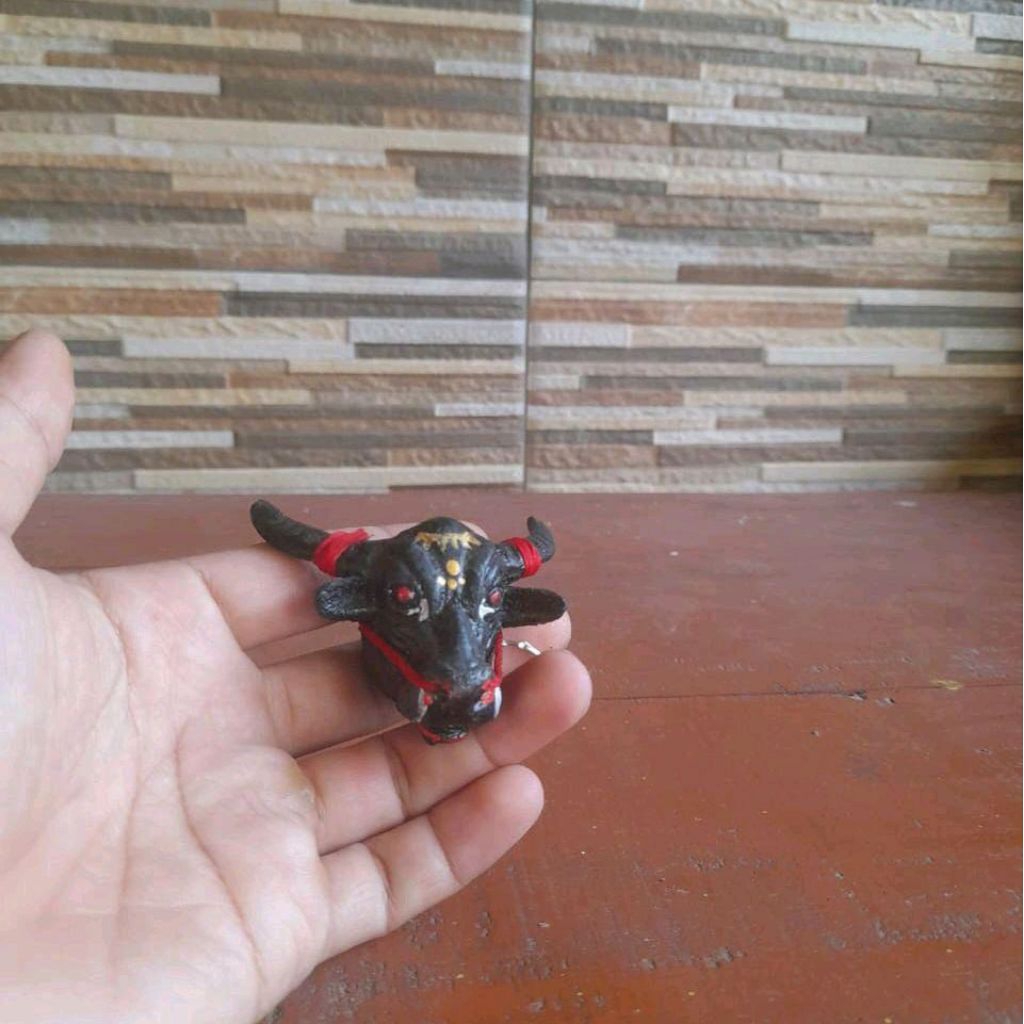 Moms_Syafa Miniatur Banteng Keboan Gantungan Kunci Resin