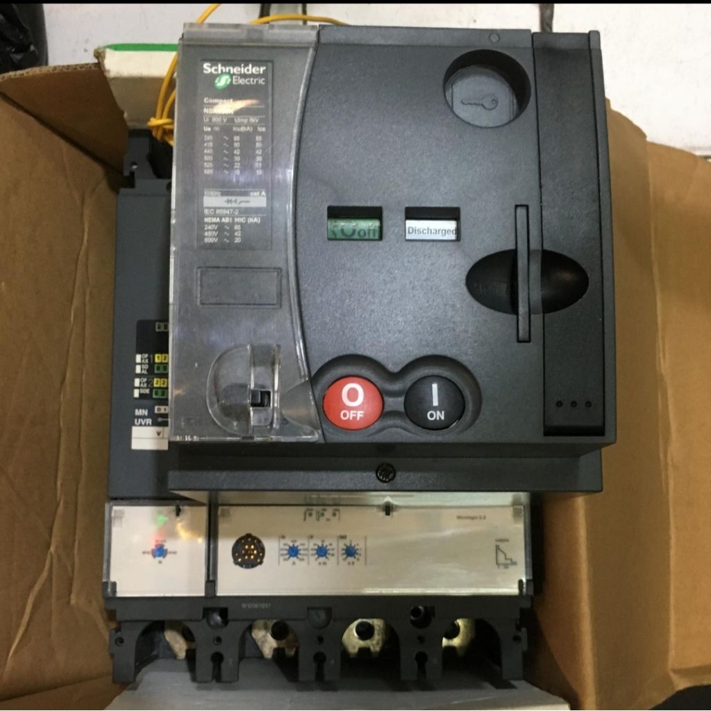 Schneider MCCB NSX400N 4P 400A motorized Uvt Aux original
