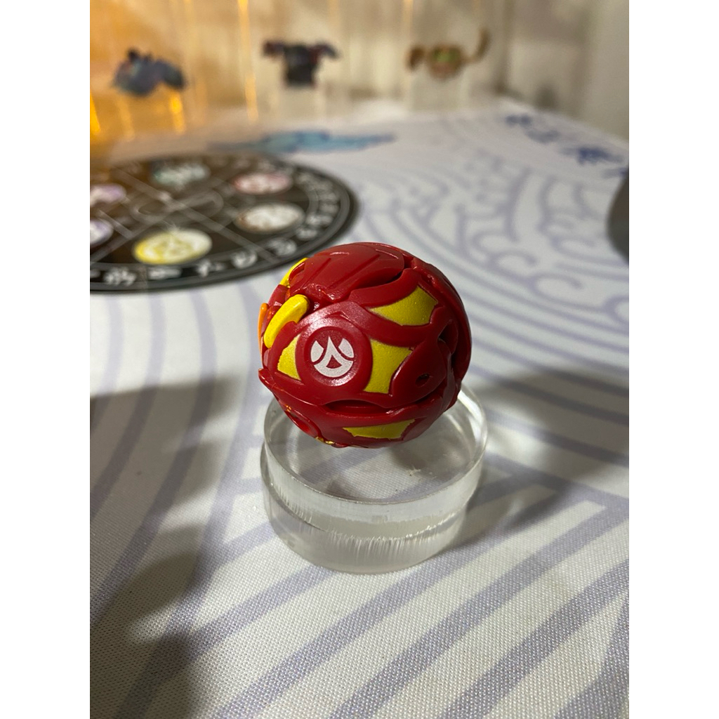 Bakugan B2 Helix Dragonoid Pyrus Bakugan