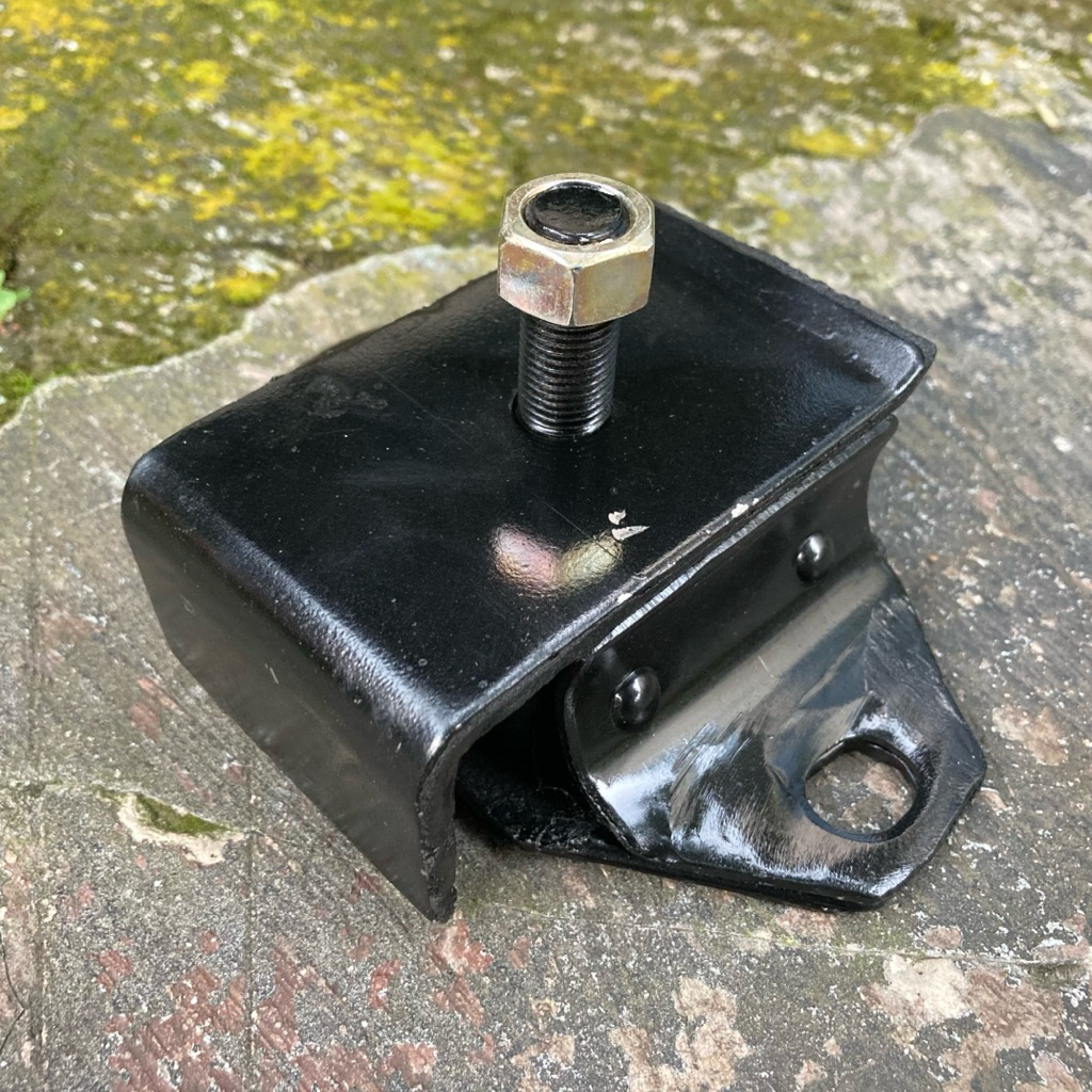 Insulator Engine Mounting Front Pangkon Dudukan Mesin Depan Toyopet RT40 Toyota Corona RT81 Hiace Be