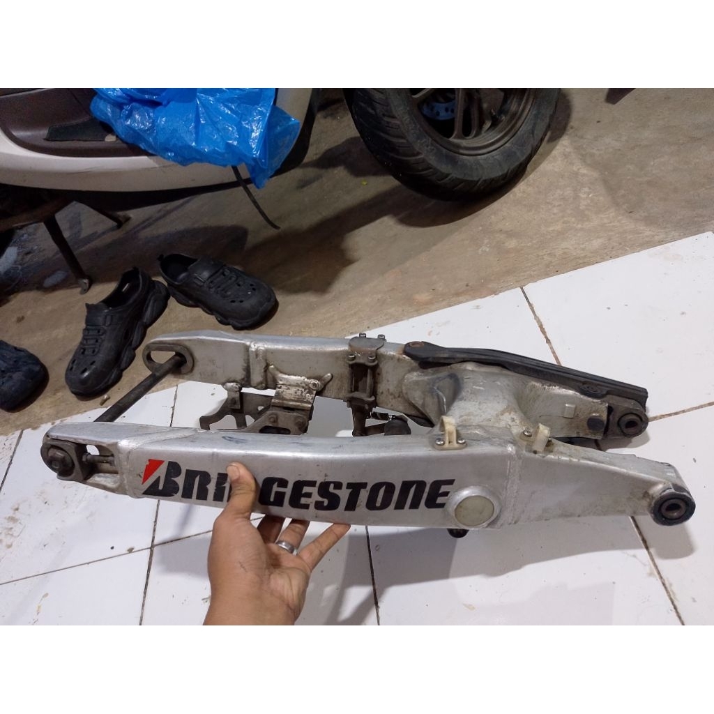 Swing Arm Trail Yz125 original Alumunium ex Hyosung Monstrac bisa buat motor custom vintage enduro k