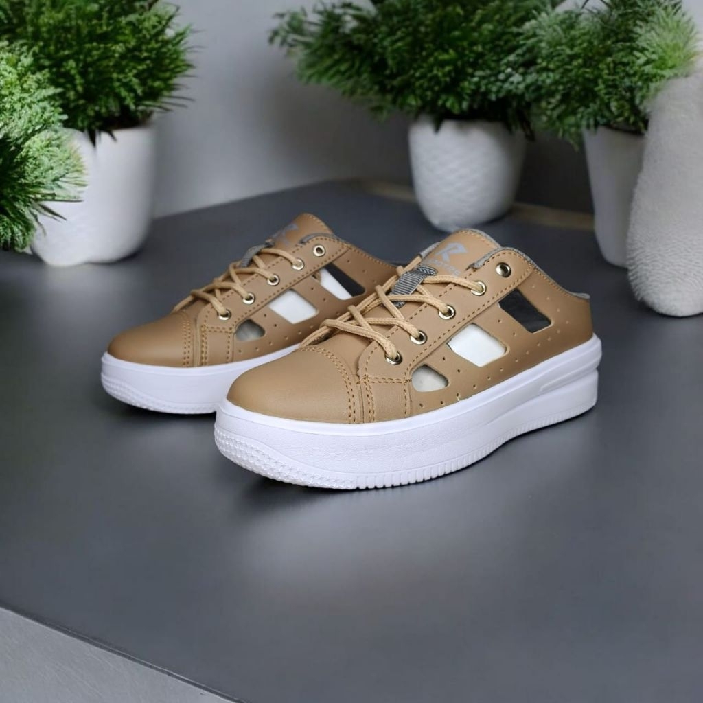 Sneakers Selop Casual Wanita Model Korea – Ringan & Empuk Dipakai Sehari-hari Size 36-40