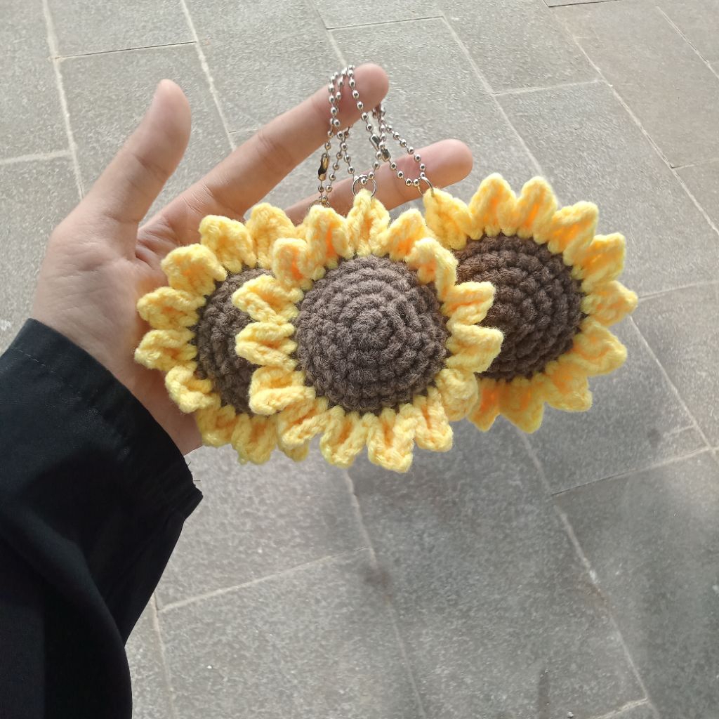 Keychain sun flower crochet