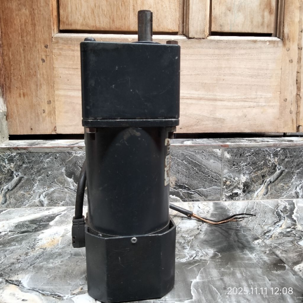 Dinamo gearbox Oriental Motor Ratio 1 : 30 220V -90W