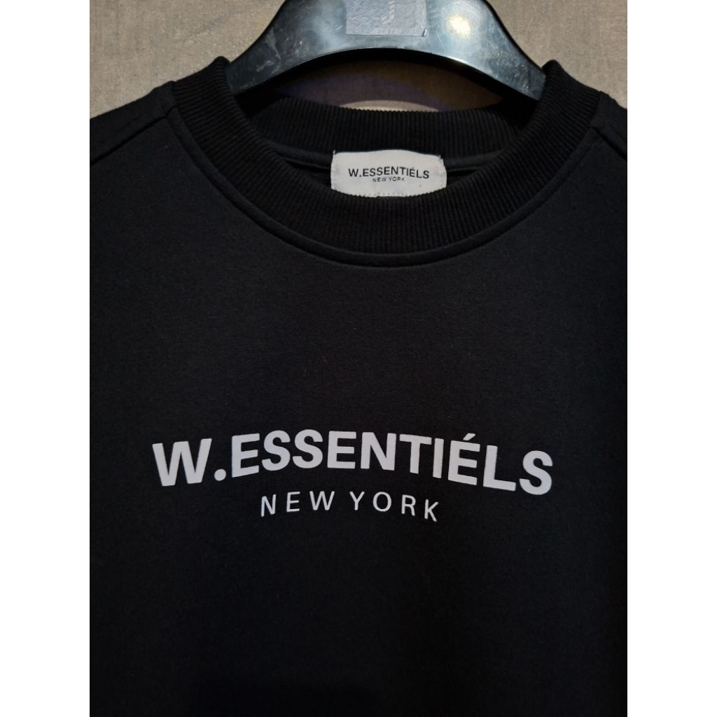 crewneck w. essentiels
