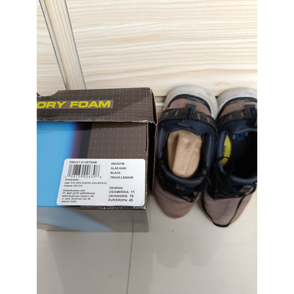 Sepatu laki laki Skechers MEMORY FOAM