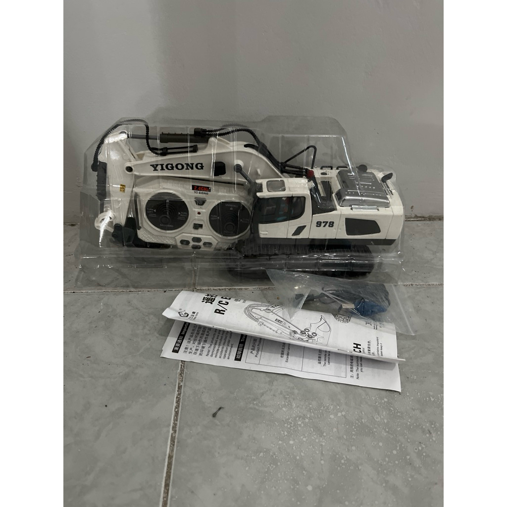 excavatorYigongPutih