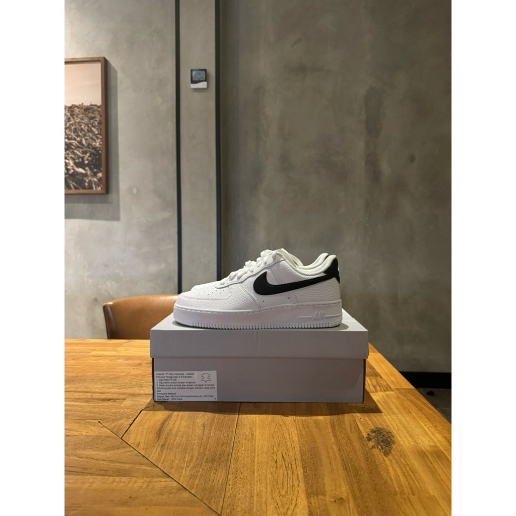 NIKE AIR FORCE 1 07 BLACK WHITE BARU/ BNIB
