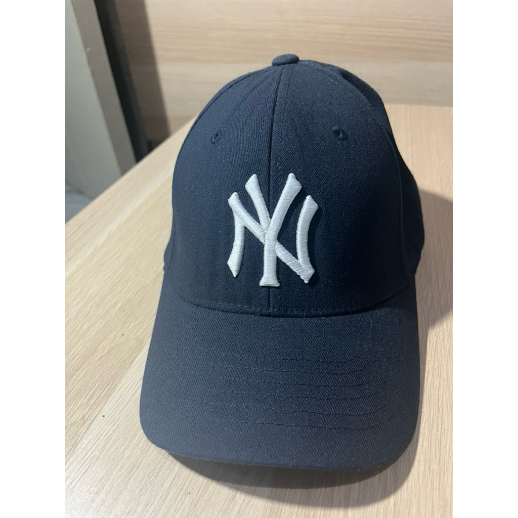 Preloved Topi Snapback Mlb Newyork Navy Cap