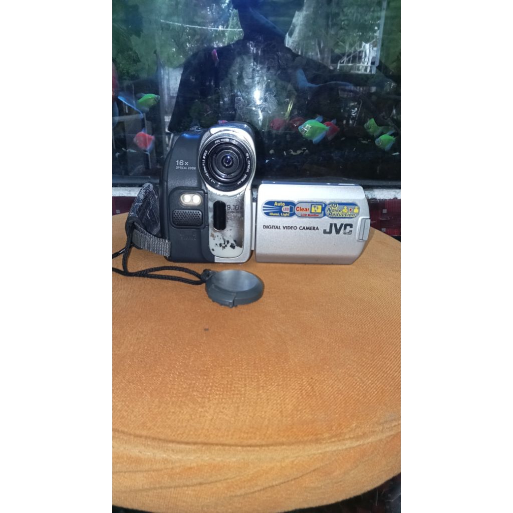 handycam JVC digital video camera model GR-D33ER