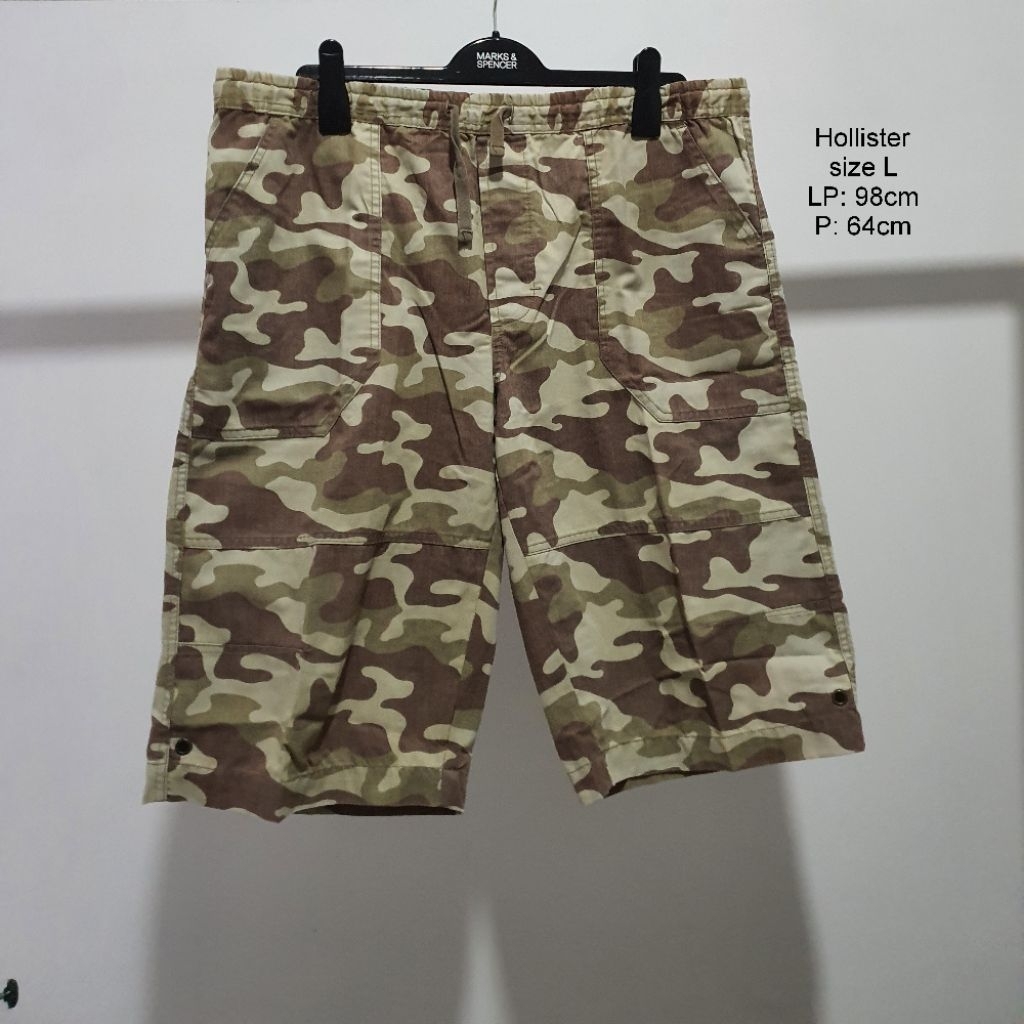 Hollister California Celana Pendek Abstrak Pria