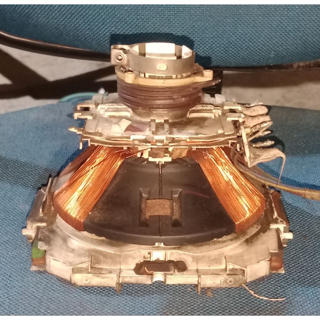 YOKE TV SLIM POLITRON (Cabutan)