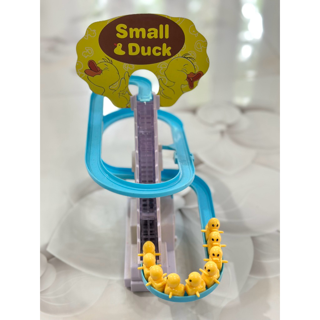 mainan bebek naik tangga