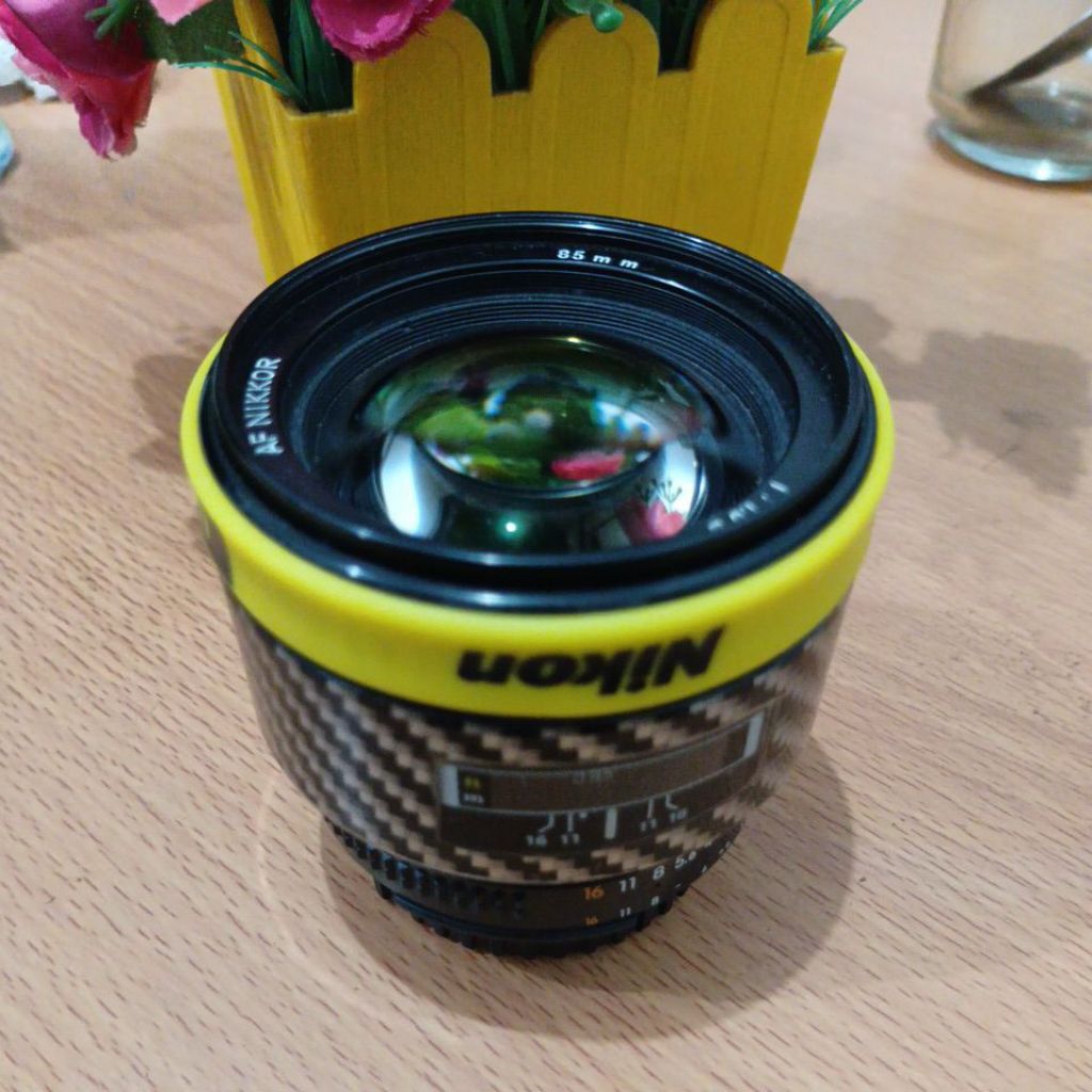 lensa Nikon 85mm 1.8afd