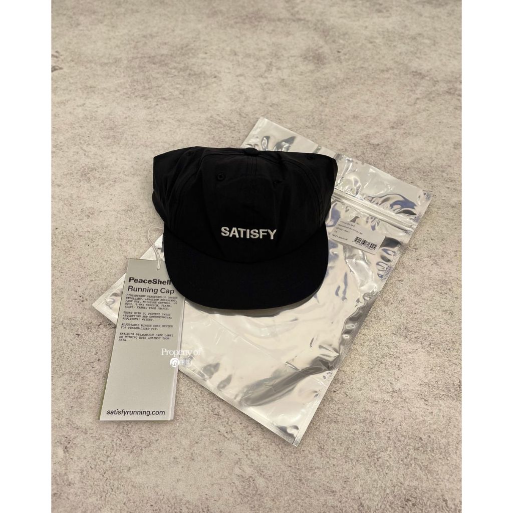 SATISFY RUNNING PEACESHELL CAP (topi lari satisfy)