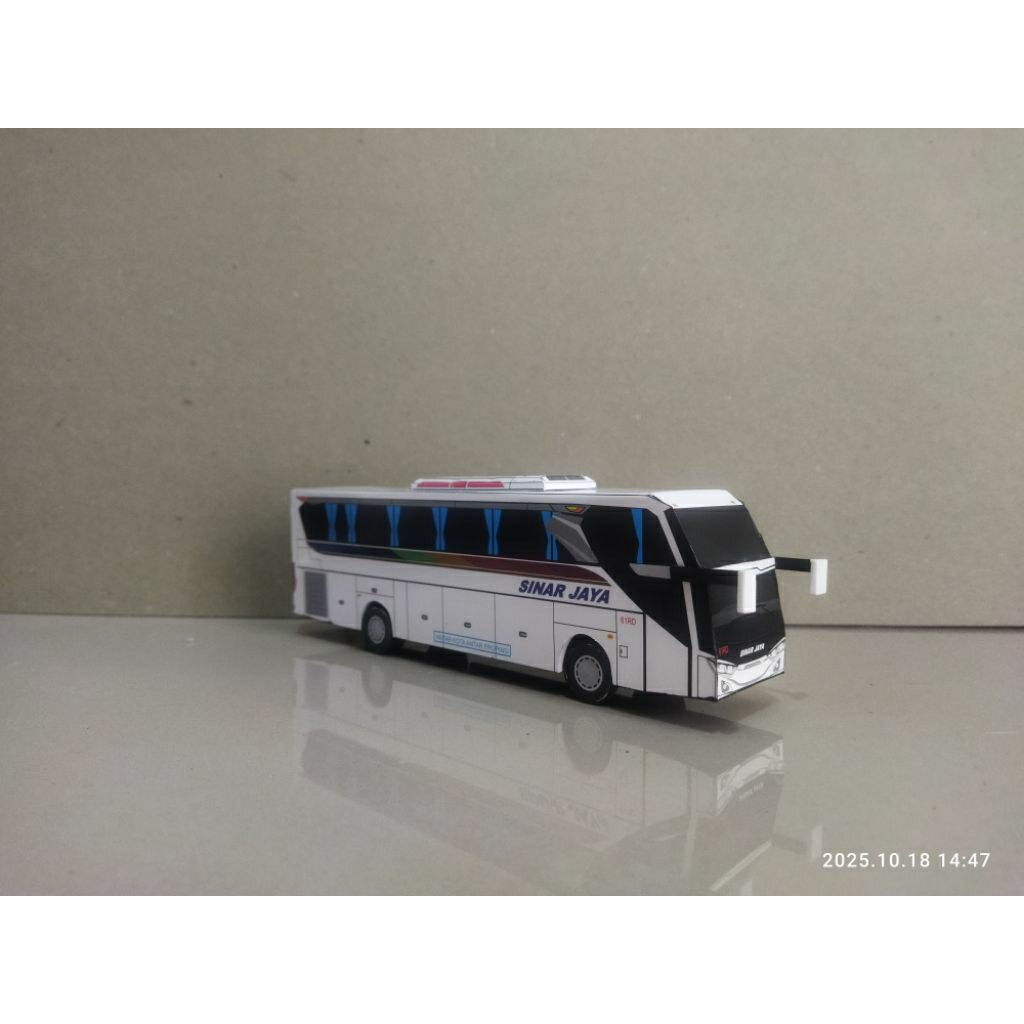 Miniatur Bus Sinar Jaya Voyager