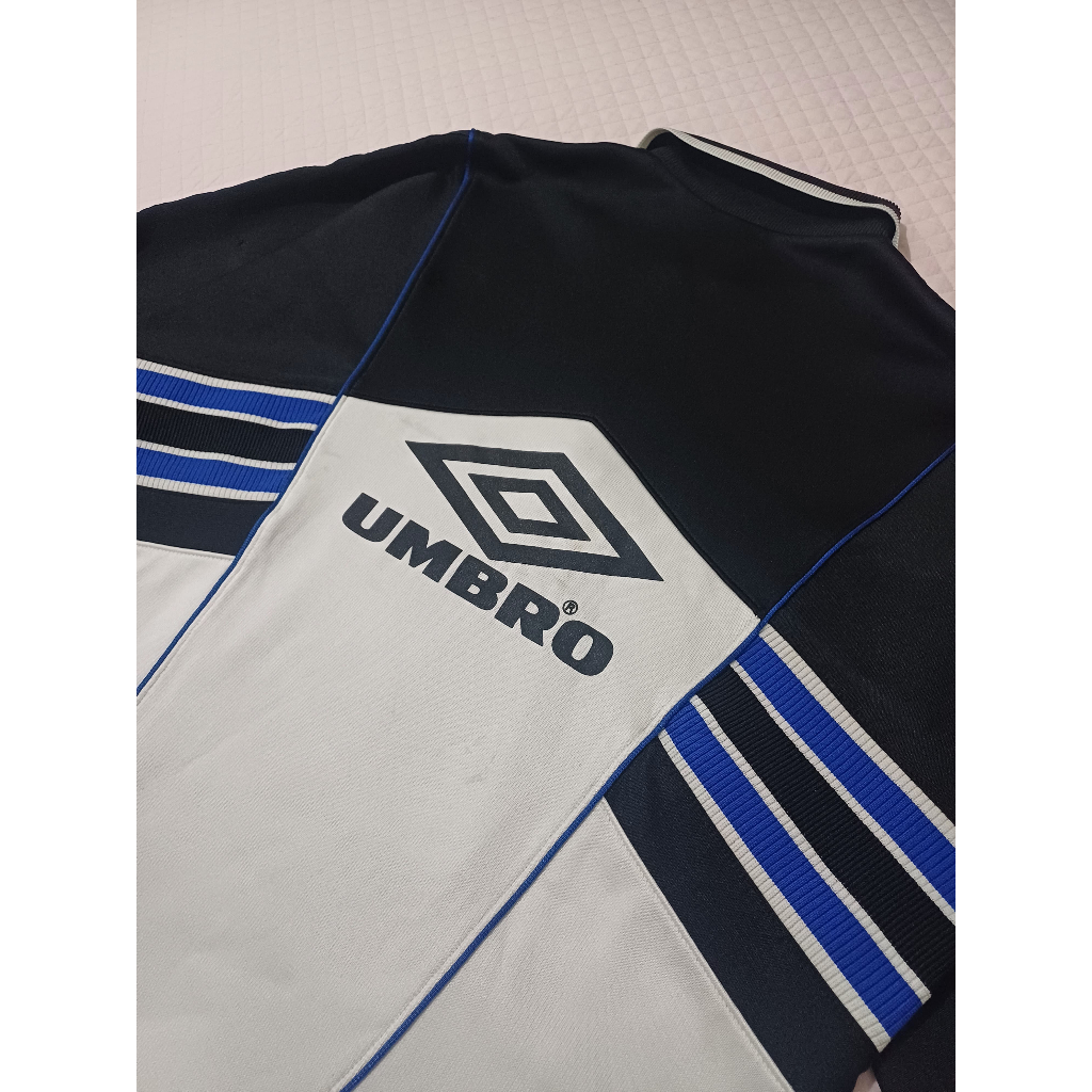 Vintage Umbro Men's White & Black Jersey