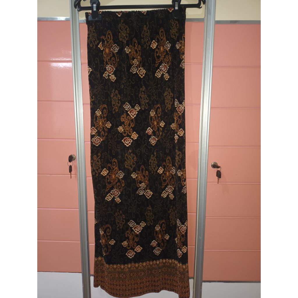 Preloved Rok Batik Plisket (coklat hitam)