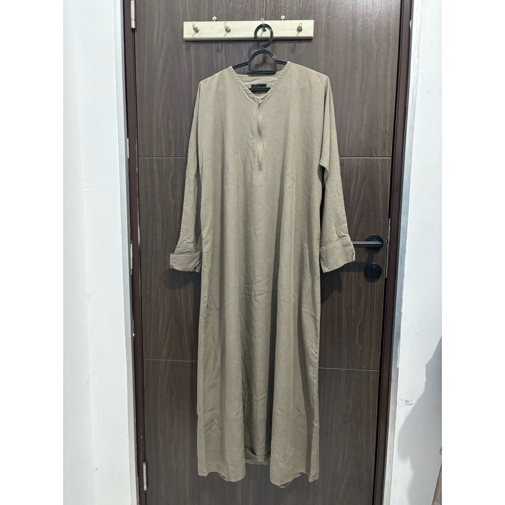 Preloved-Abaya-Rabeea-Taupe-S-DitsyMoslem