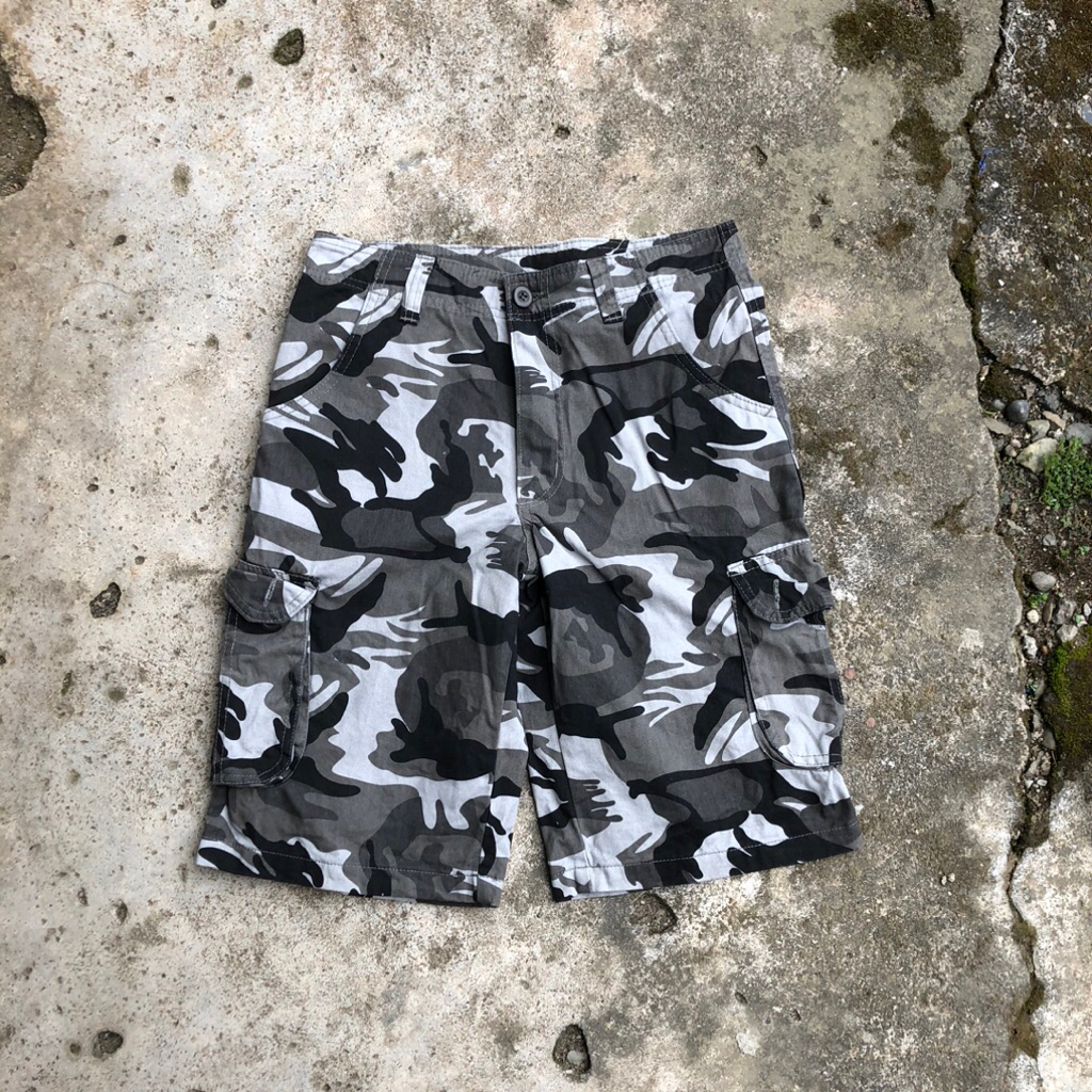 Shortpants/Celana pendek cargo army ( second/bekas )