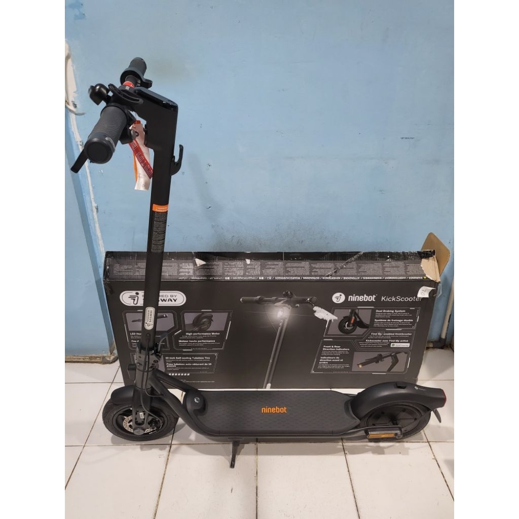 SEGWEY NINEBOOT ELECTRIC KICK SCOOTER F2 ORIGINAL SECOND LIKE NEW