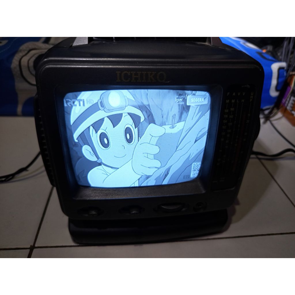 TV Mini jadul merk Ichiko 5'5inc ( Hitam - putih)