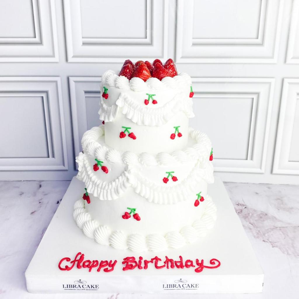 Kue Ulang Tahun/Birthday Cake/Kue Ultah Tema Strawberry 2 Tingkat/ 2 tingkat/Kue Birthday Jakarta