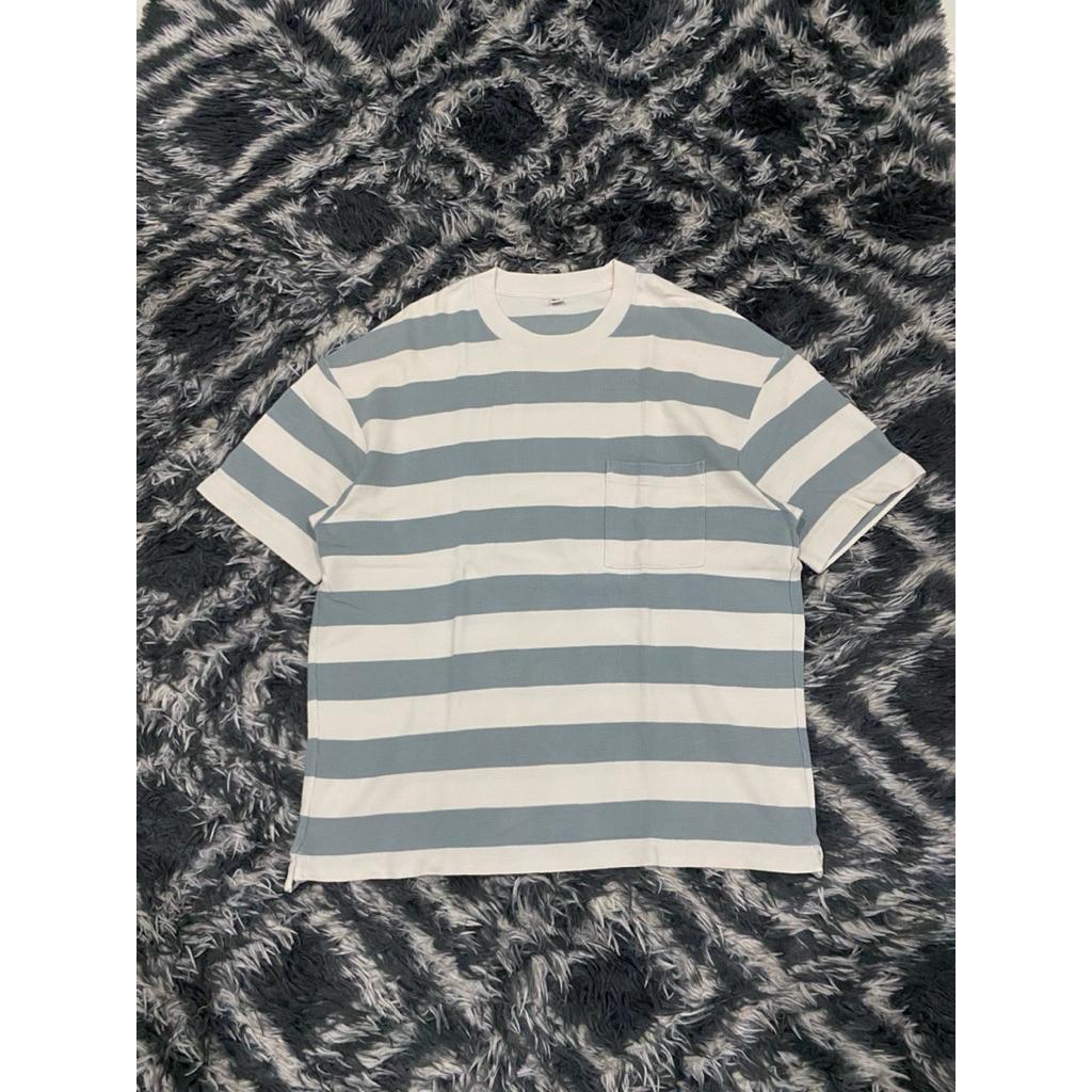 tshirt uniqlo pocket stripe blue white