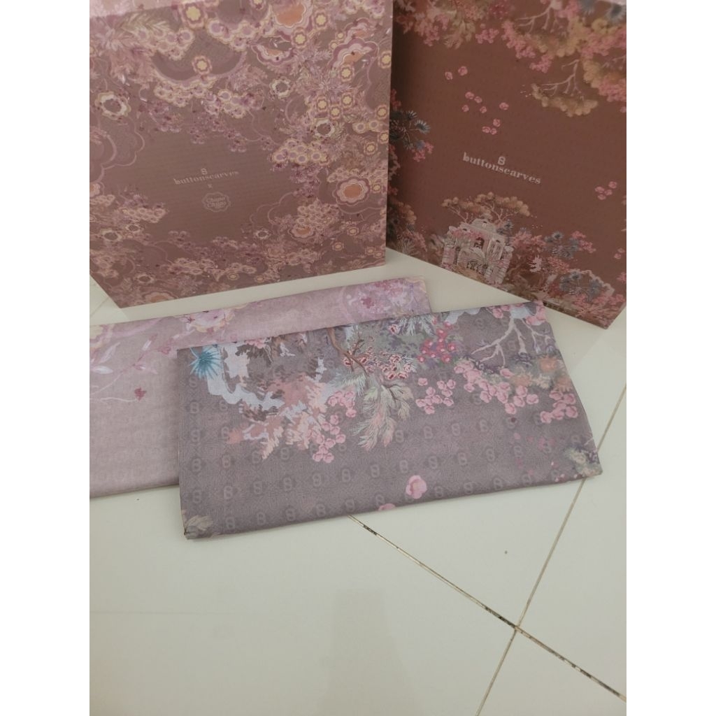 Preloved Hijab Buttonscarves