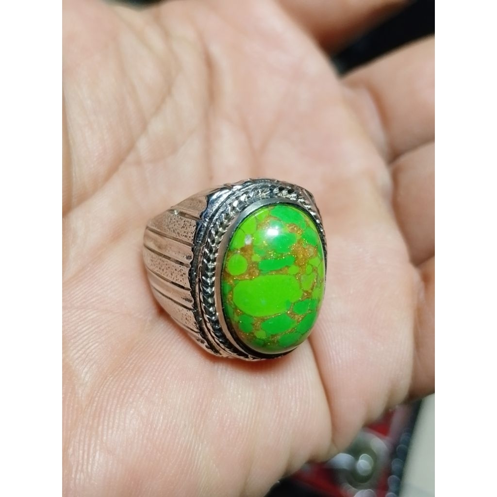 Cincin batu pirus hijau urat emas