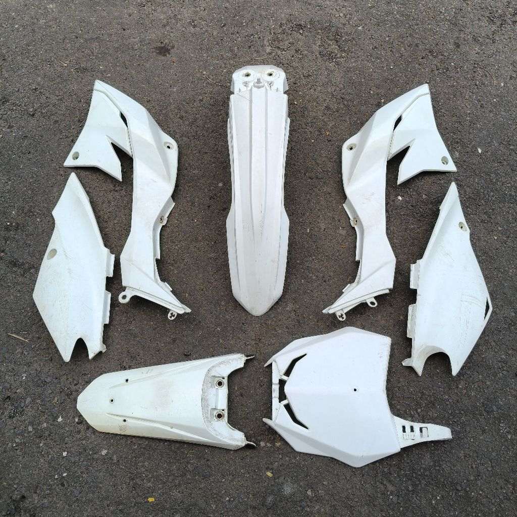 Cover set KLX DT New original spakbor depan dan nomor star RMZ 250 (bekas)