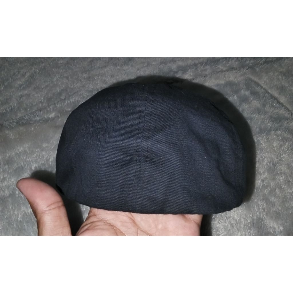 Topi Flatcap Hitam Size 55-56cm Second