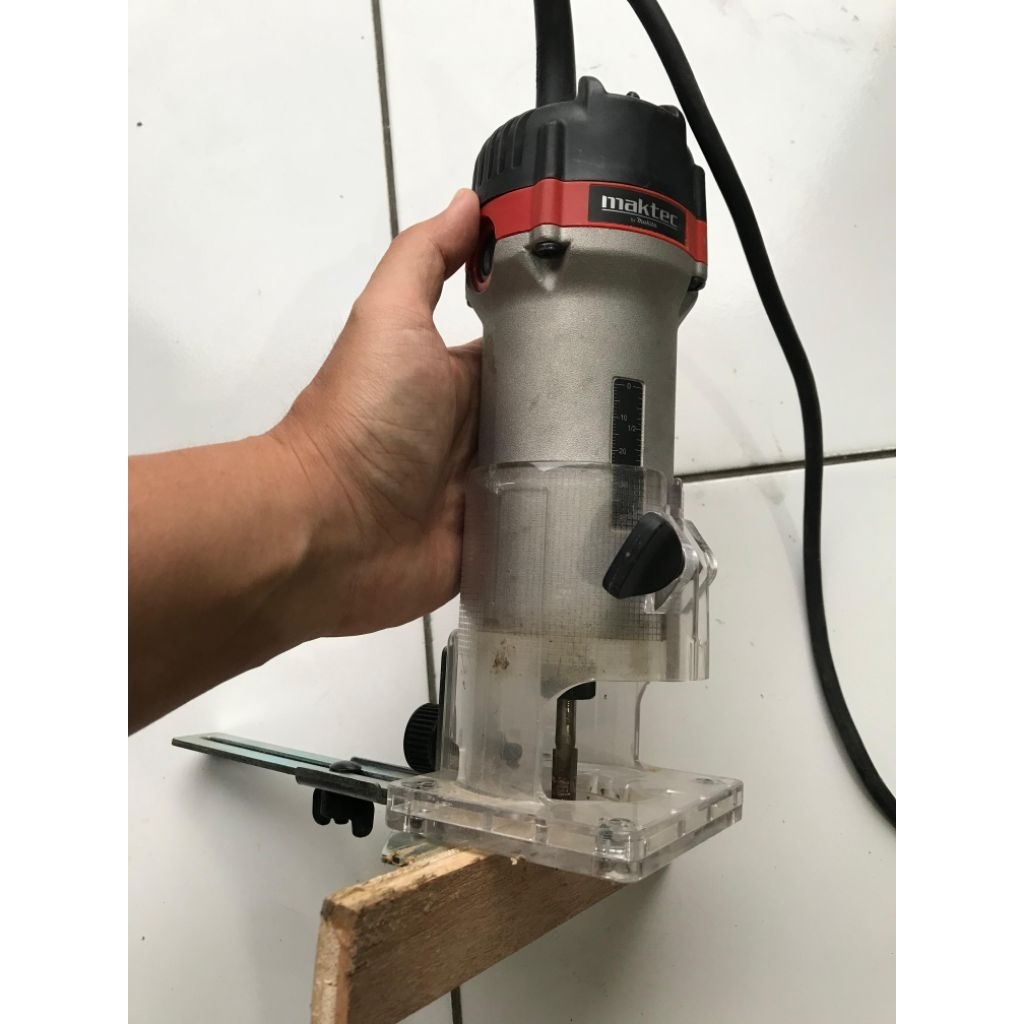 Mesin Router Maktec 6mm MT 370 BEKAS MULUS 98%