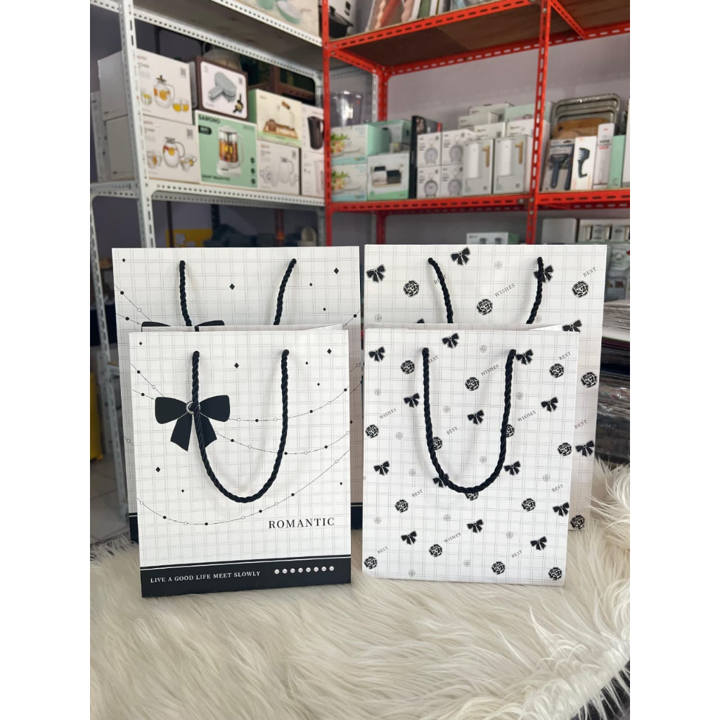PAPERBAG // PAPERBAG PITA // PAPERBAG HITAM PUTIH // PAPERBAG KADO // PAPERBAG HADIAH