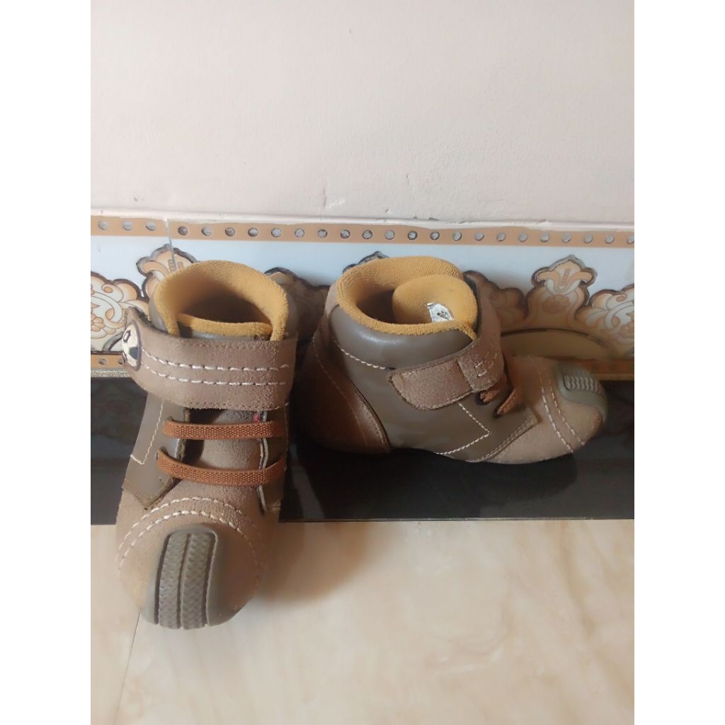 Preloved sepatu anak 2-3 tahun