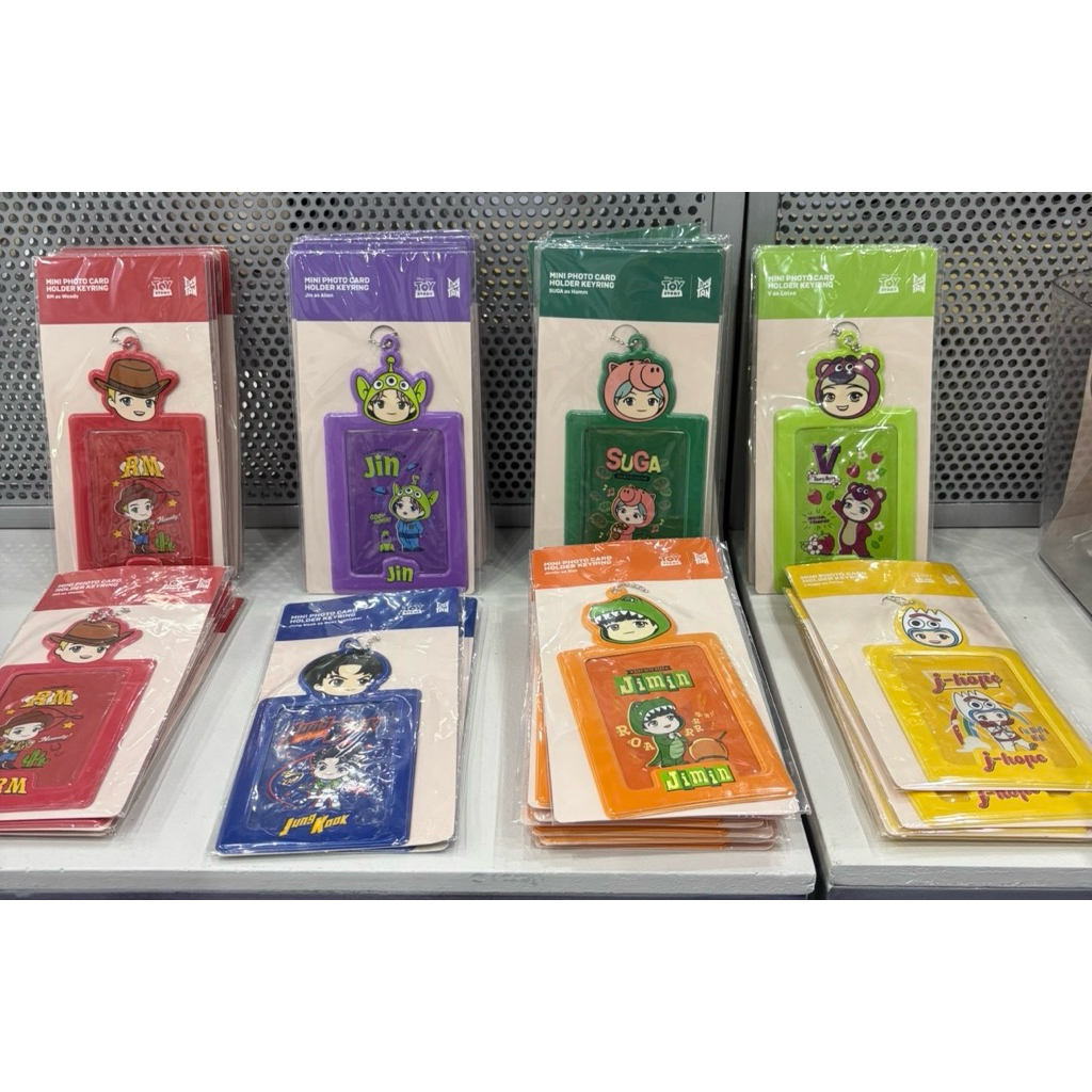 OFFICIAL MINI PHOTOCARD HOLDER KEYRING (BTS POP UP)