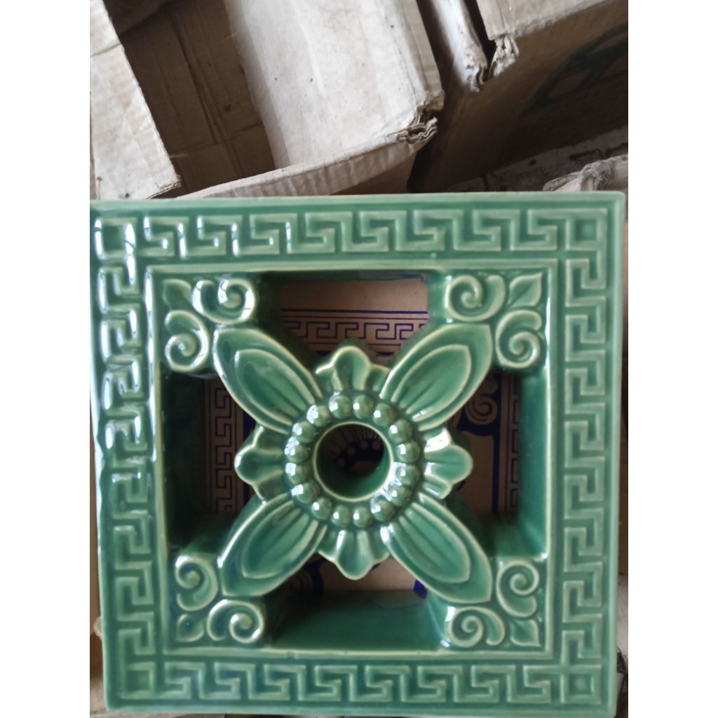 Roster keramik trisensa 20x20 cm