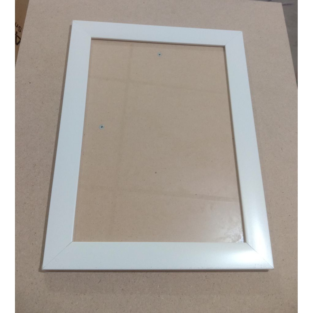 Bingkai kaca ukuran 32 x 48 cm