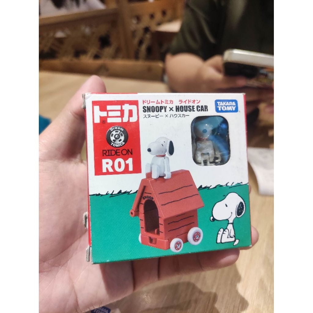 tomica snoopy house x peanuts takara Tomy not hotwheels