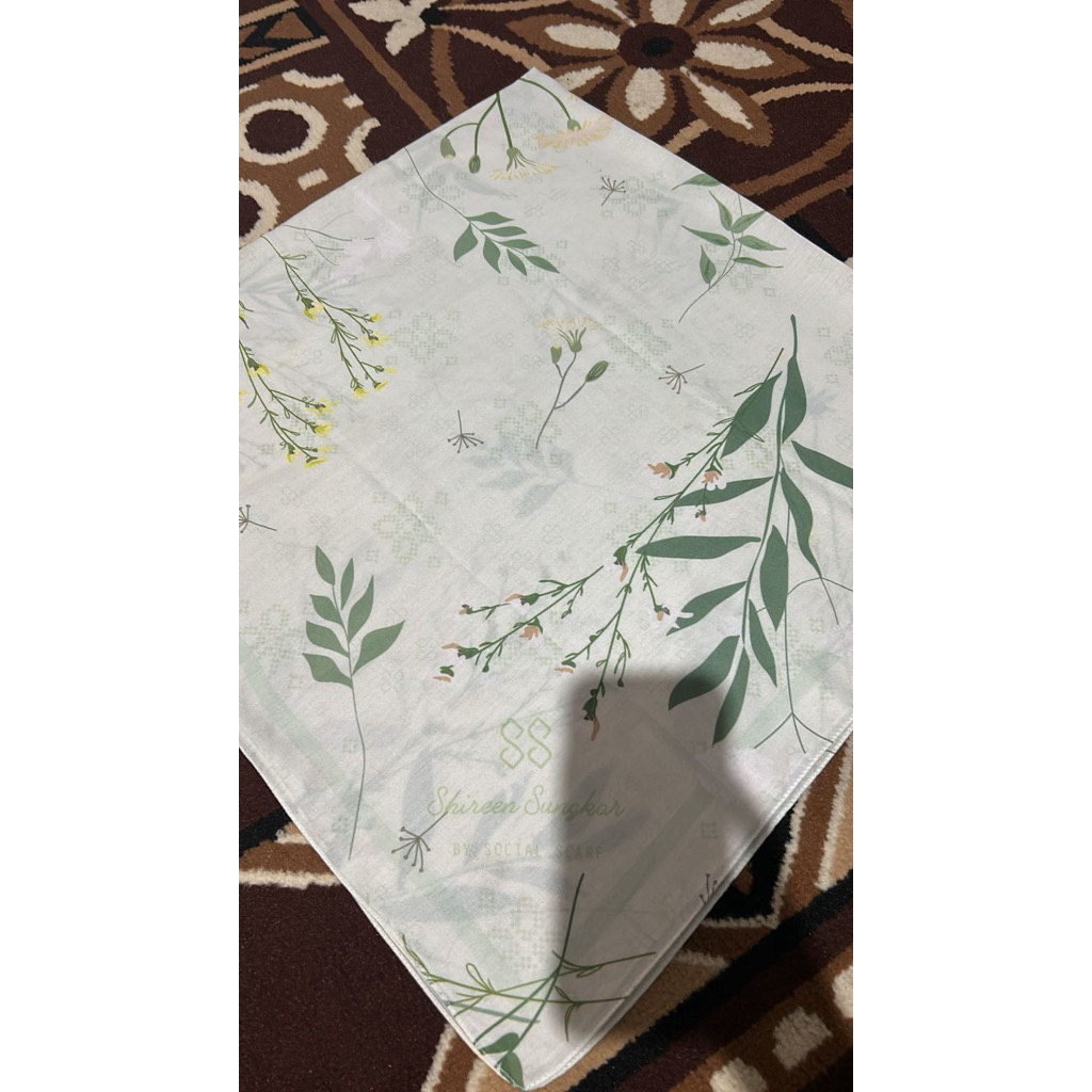 Preloved Scarf Shireen Sungkar