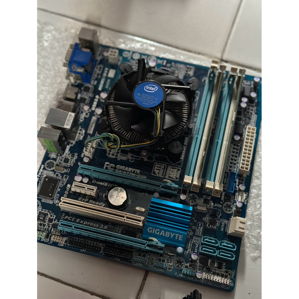 Mobo Gigabyte H77M-D3H + Prosesor G2020