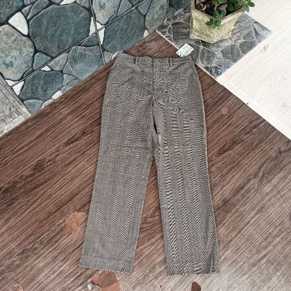 ankle pants uniqlo tartan like new ( sz 27 perhatikan pxl)