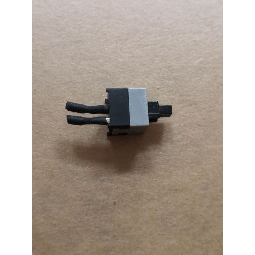 Tombol push on kotak 8mm